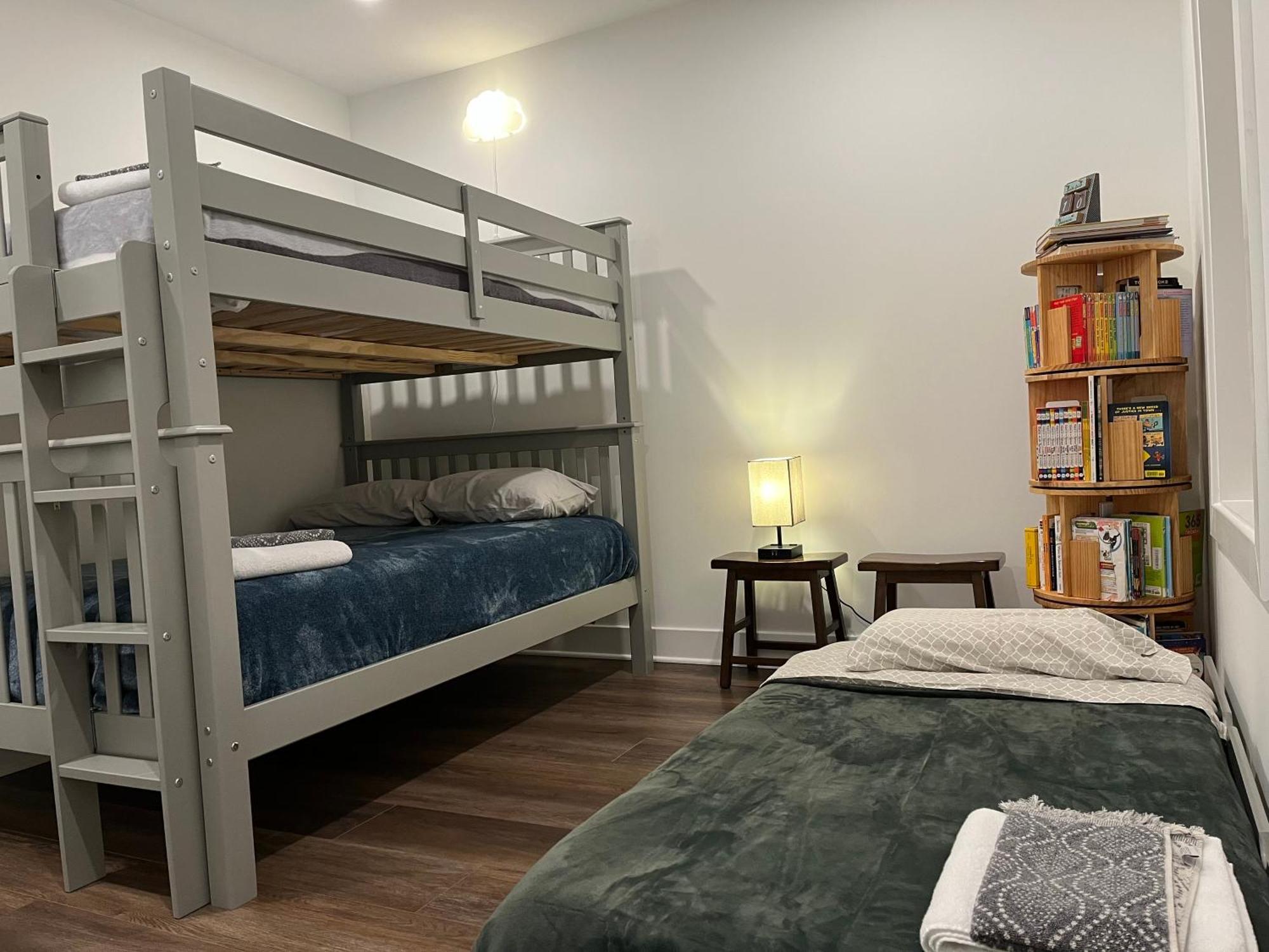 Apartment 1 Mile From Downtown, Near Metro And Free Parking *