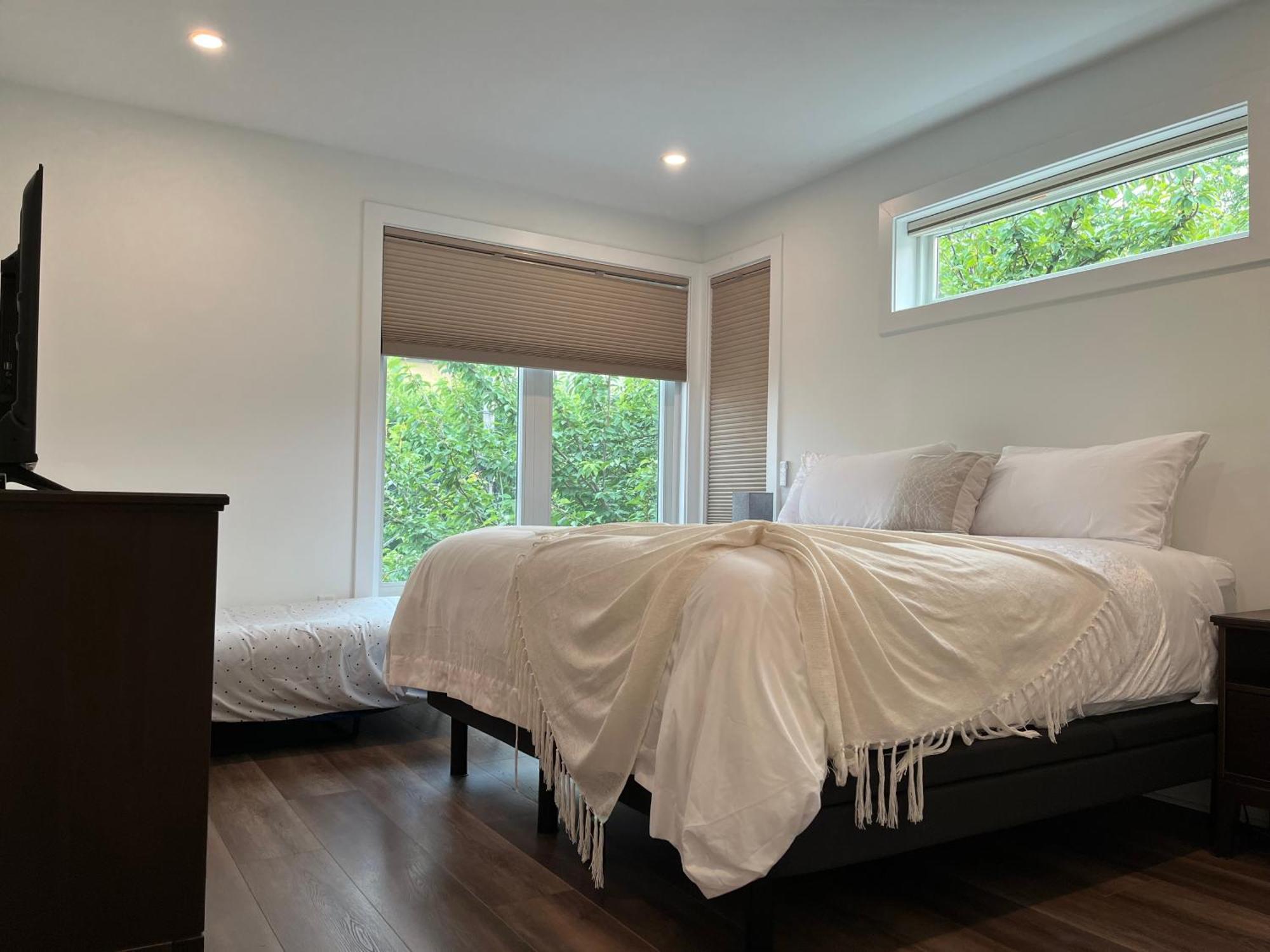 1 Mile From Downtown, Near Metro And Free Parking Apartment